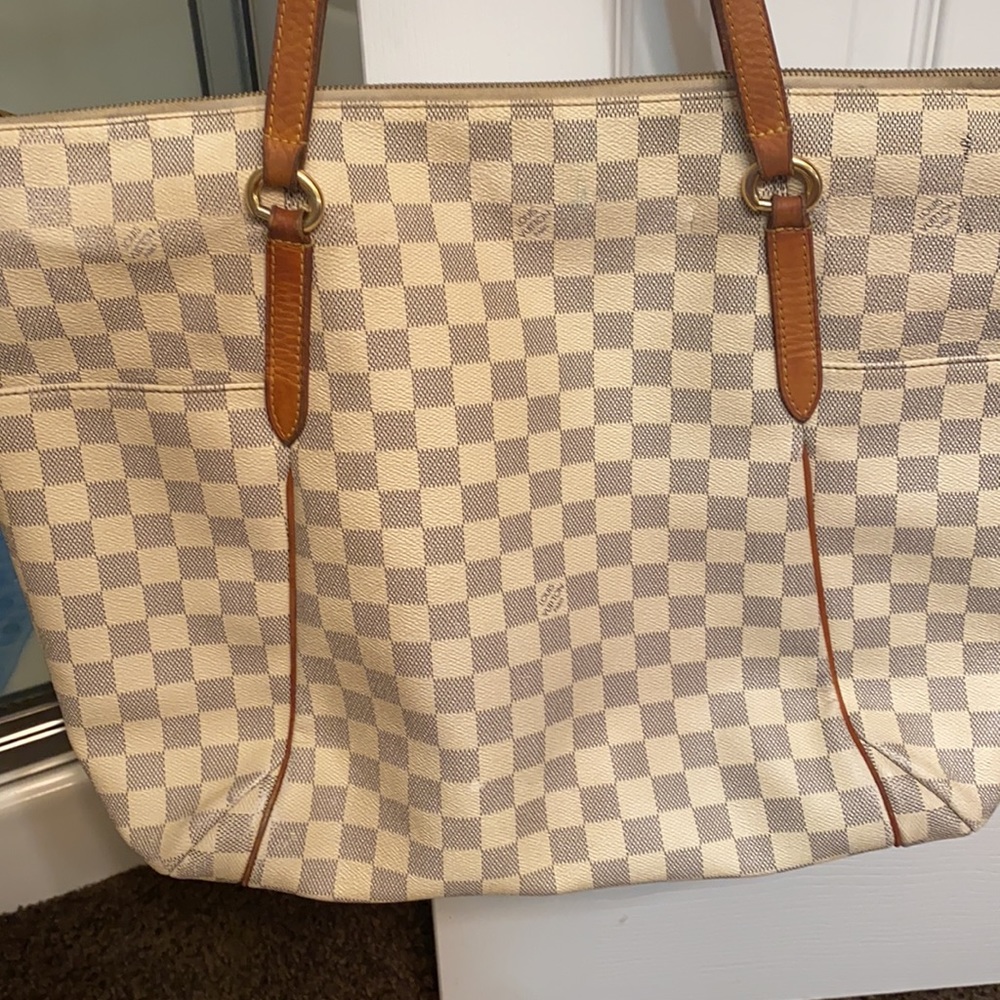 GM totally Louis Vuitton. discontinued model. - Picture 6 of 13